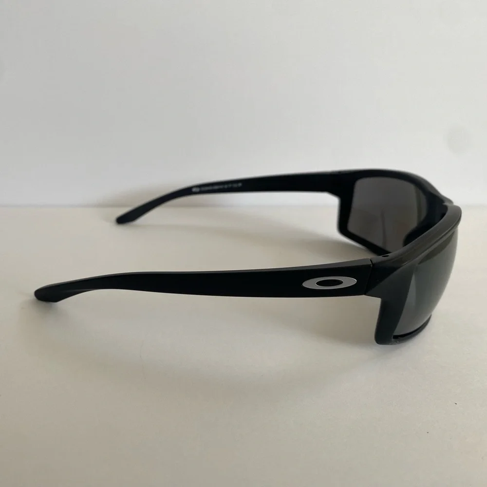 NWOT - Authentic - Oakley Gibston Polarized Sunglasses - Black / Grey - Picture 8 of 16